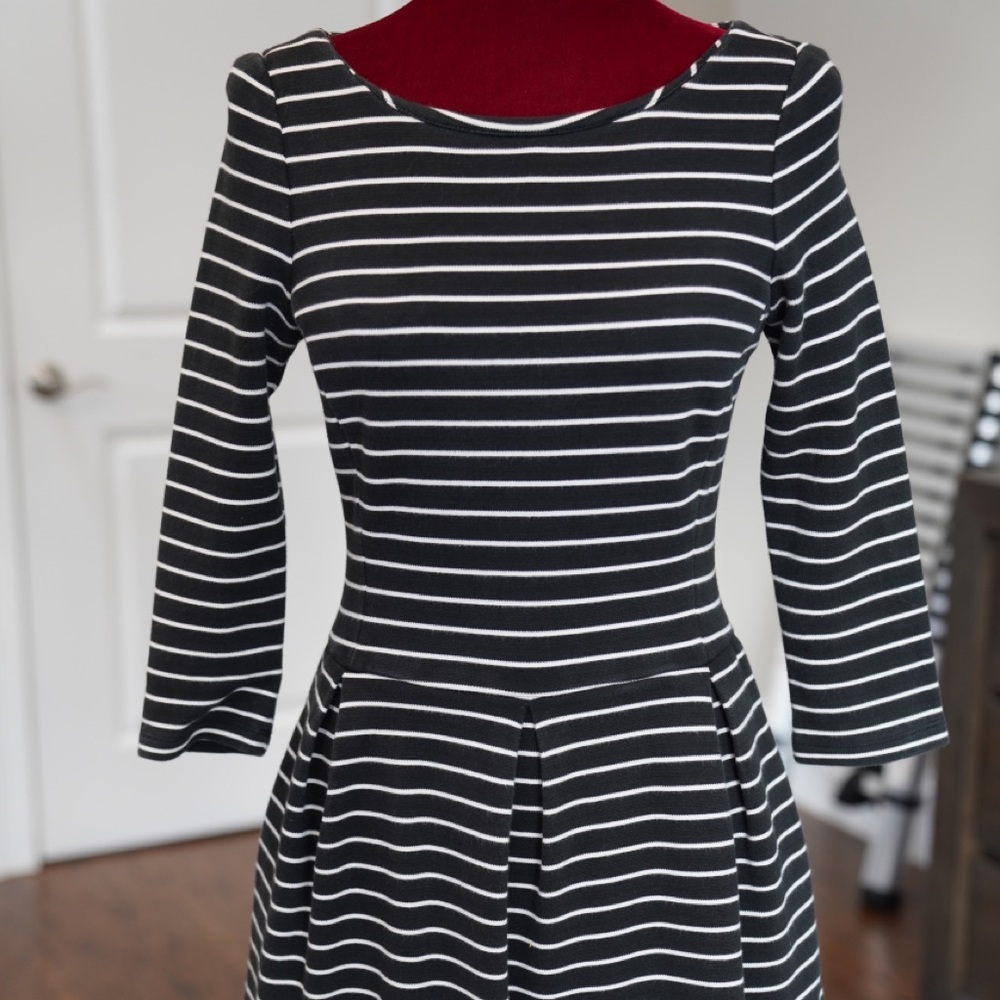 Banana Republic black and white cotton dress